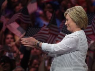 کلینتون: نامزدی یک زن نقطه عطفی در تاریخ آمریکا است‎