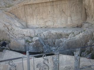 اژدها در حال بلعیدن سربازان هخامنشی در جنوب تهران