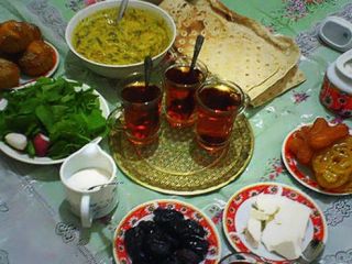 هزینه سفره افطار برای یک خانواده ۴ نفره چقدر است؟