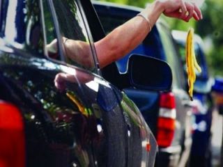 جریمه پرتاب زباله از خودرو؛ ۳۰ هزار تومان