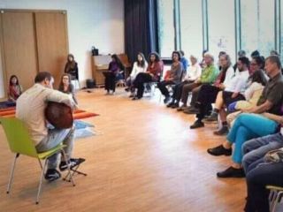 نمازجمعه مختلط با حضور زنان بی‌حجاب و پخش موزیک