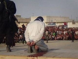 داعش ۴ عراقی را به بهانه روزه خواری گردن زد!