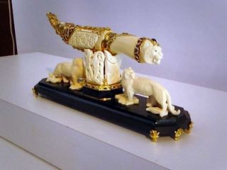 پیدا شدن خنجر ۱۰میلیون دلاری قذافی در استانبول