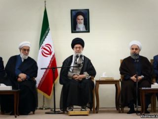 آیت‌الله خامنه‌ای: موضوع حقوق‌های نجومی باید جدی پیگیری شود