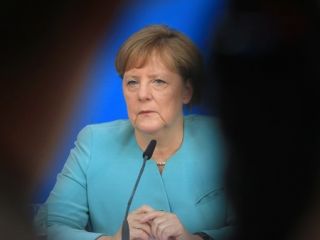 وزیر خارجه فرانسه: بریتانیا نمی‌تواند موش و گربه بازی کند