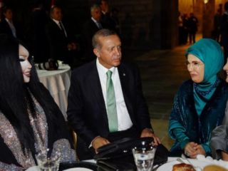 افطار اردوغان در کنار خواننده ترنس ترکیه!