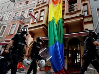 بازداشت دو سیاستمدار آلمانی در رژه همجنس‌گرایان استانبول