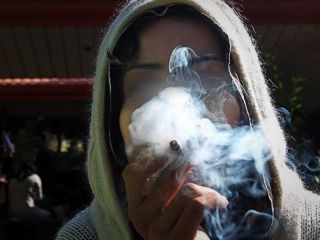 گزارش نیویورک تایمز از رواج ماده مخدر «گل» در ایران؛ ماری جوانا همه جا در تهران پیدا می شود