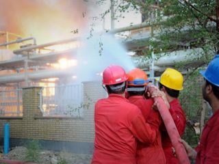 انفجار و آتش‌سوزی گسترده در مجتمع پتروشیمی بوعلی ماهشهر