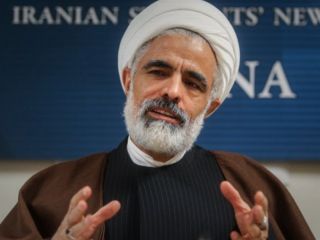 انصاری: برای سرپوش بر فساد عظیم مالی به فیش‌های حقوقی دامن می‌زنند