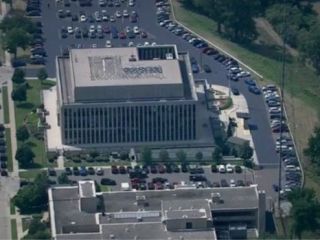 مرگ دو مامور پلیس در تیراندازی مقابل دادگاهی در میشیگان