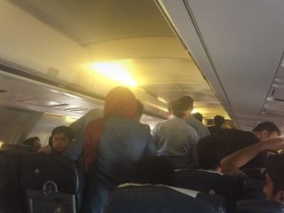 یک زن مانع پرواز تهران-مشهد شد