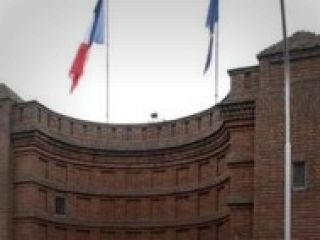 حصارکشی در اطراف سفارت فرانسه در تهران