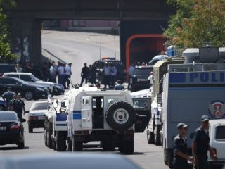 افراد مسلح یک مرکز پلیس را در ایروان به تصرف درآوردند