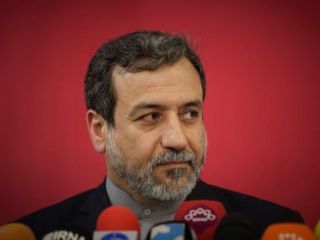 عراقچی: با اصرار بر برخی خطوط قرمز، توافقی در کار نبود