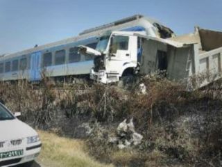 ۳۰ مصدوم بر اثر تصادف قطار مسافربری با کامیون در شمال ایران