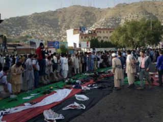 حمله انتحاری داعش به راهپیمایی 'جنبش روشنایی' در کابل ۸۰ کشته به جا گذاشت