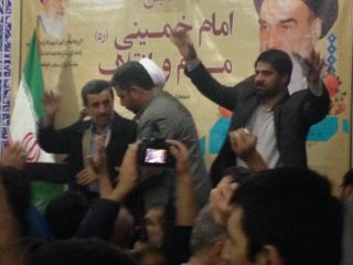 شعار یک جانباز خطاب به احمدی نژاد: 