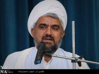 امام‌جمعه انار: زنان انگلیسی روی خودشان آژیر خطر نصب می‌کنند