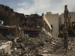 دفاع کمیته امداد از یک تخریب: خانه «ملکه توران» لکه فرهنگی بود