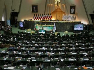 دولت ایران 'یارانه ۵۰ نماینده مجلس را قطع کرد'
