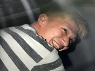 لبخند قاتل ژاپنی به دوربین های خبرنگاران