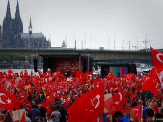 گزارش تصویری: تظاهرات موافقان و مخالفان اردوغان در شهر کلن.