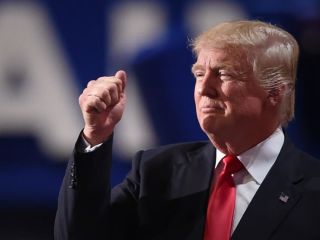 ترامپ رئیس جمهوری آمریکا و کلینتون را به 'باج دادن به ایران' متهم کرد