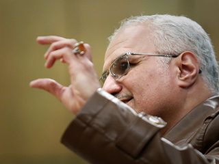 چهار نکته درباره بازداشت حسن عباسی