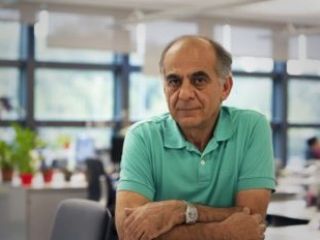 «میزبان» برنامه جدیدی که صادق صبا برای رادیو فردا تهیه کرده است