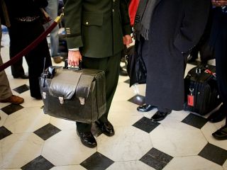 در چمدان محرمانه‌ اوباما چه چیزی هست؟