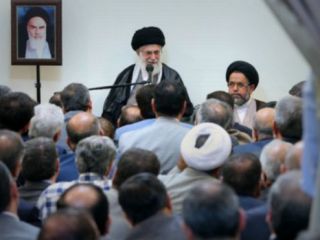 توصیه رهبر ایران به استفاده از 'جوانان مومن و انقلابی' در وزارت اطلاعات