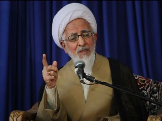 جوادی آملی: نگاه به نامحرم، و بدحجابی بیماری است که باید ریشه‌کن شود