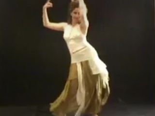 رقص زیبای یک بانوی ایرانی