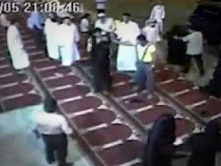 کتک کاری خانم های محجبه در یک مسجد