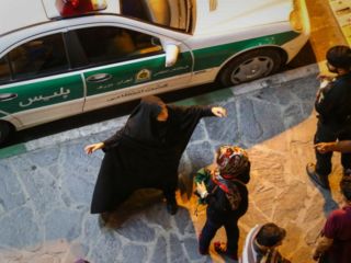 بازداشت ده‌ها دختر و پسر «نیمه‌عریان» در «پارتی شبانه» در شیراز