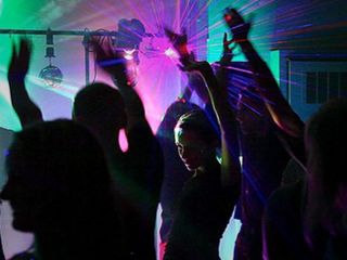 گفت و گو با مادر دختری که در جشن تولد بازداشت شده: بسیج گزارش داده بود