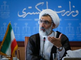 پورمحمدی: مشتری برای خودروهای لوکس قاچاق باشد، معدوم نمی‌کنیم