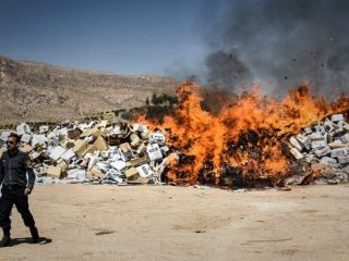 'چهار میلیارد تومان سیگار قاچاق' در شیراز آتش زده شد