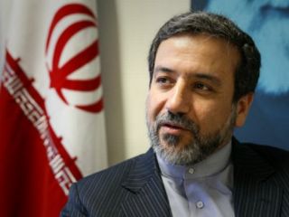 عراقچی خواستار اظهارنظر مراجع رسمی درباره 'جاسوس تیم هسته‌ای' شد