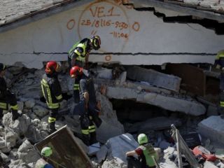 مرگ و زندگی در یک آغوش؛ روایتی از زلزله ایتالیا