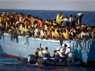نجات هزاران مهاجر در آب های مدیترانه