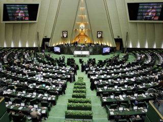 ۲۵ نماینده مجلس ایران خواستار معرفی مدیران دریافت کننده «حقوق‌های نجومی» به قوه قضائیه شدند