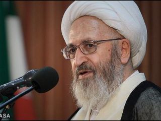 آیت‌ الله سبحانی: زنانی که با مردان کار می‌کنند از نظر تقوا دچار مشکل می شوند!