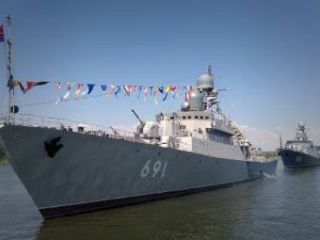 ناوهای موشک‌انداز روسیه در بندر انزلی ایران لنگر می‌اندازند
