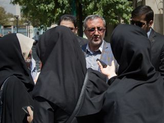 پالیزدار: مرتضوی در جلسه دادگاه مثل «اسپند» بالا و پایین می‌پرید