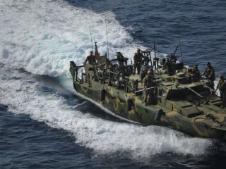 پنتاگون: کشتی جنگی آمریکا پس از نزدیک شدن شناور ایرانی «ناچار به تغییر مسیر شد»