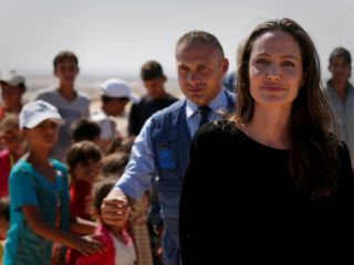 دیدار آنجلینا جولی از آوارگان سوری در کمپ «ارزق» اردن + عکس و ویدیو