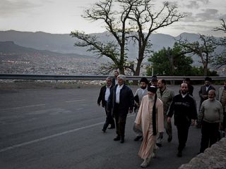 ماجرای مواجه شدن آیت الله خامنه ای  با دختری که سگی در آغوش داشت / آقا پرسیدند اسم سگت چیست؟