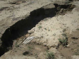 بزرگراه آزادگان در جنوب غربی تهران دچار 'فرونشست' شده است